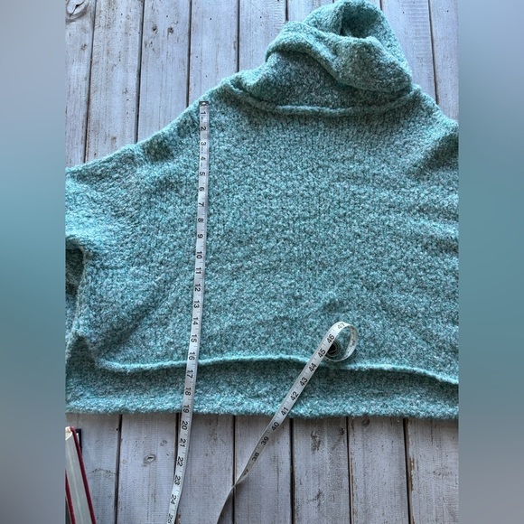 Free People | boucle | wide neck | boxy fit | crop | oversized | sweater | xs - Picture 3 of 9